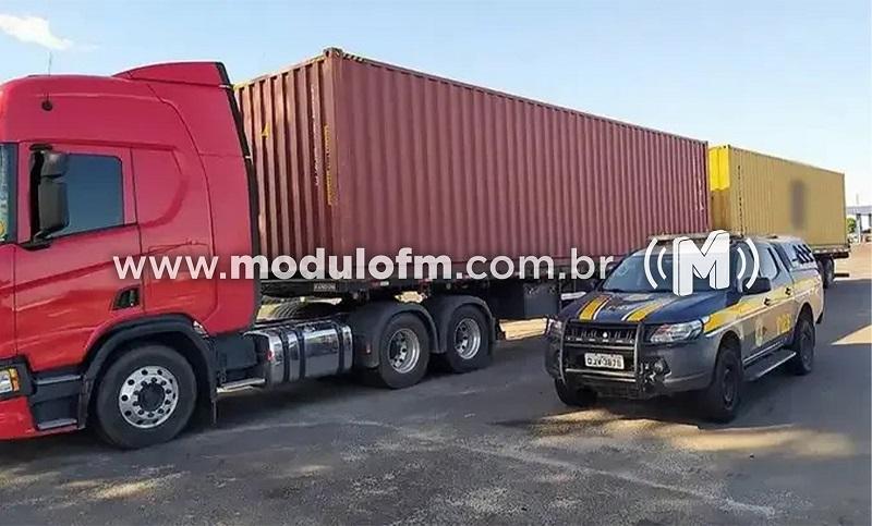 Veículos pesados sofrem restrições de circulação em rodovias durante...