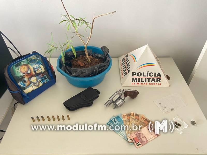 Mulher é presa com droga, arma e munições após...