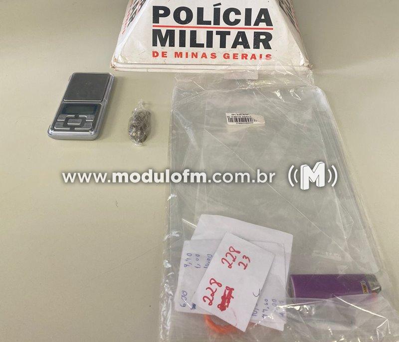 Polícia Militar realiza apreensão de materiais e detém autor...