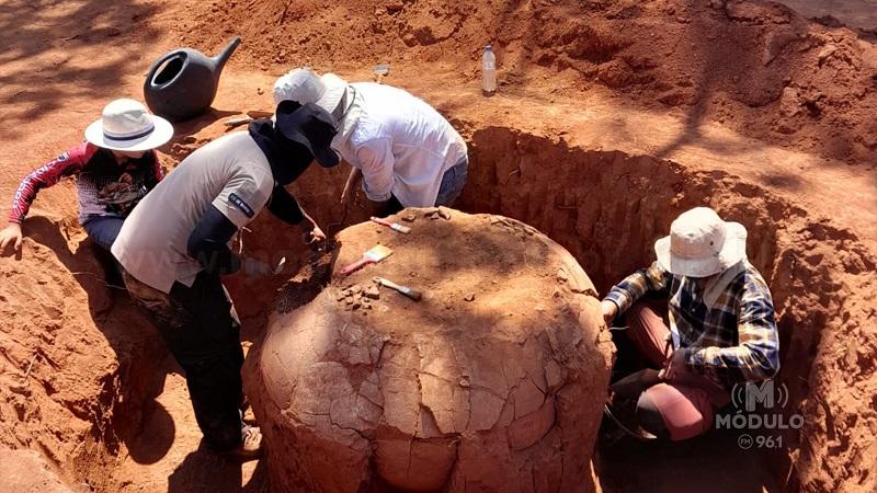 Arqueólogos encontram possíveis fragmentos históricos em estrada rural de...