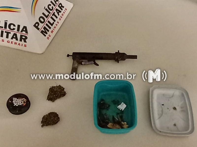Perseguição policial termina com apreensão de arma e drogas...
