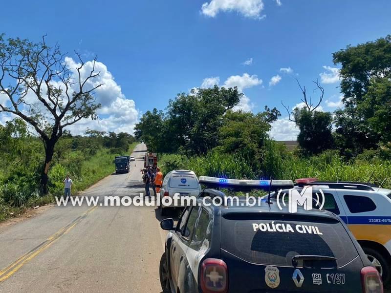 Acidente entre veículos de passeio e caminhões deixa uma...