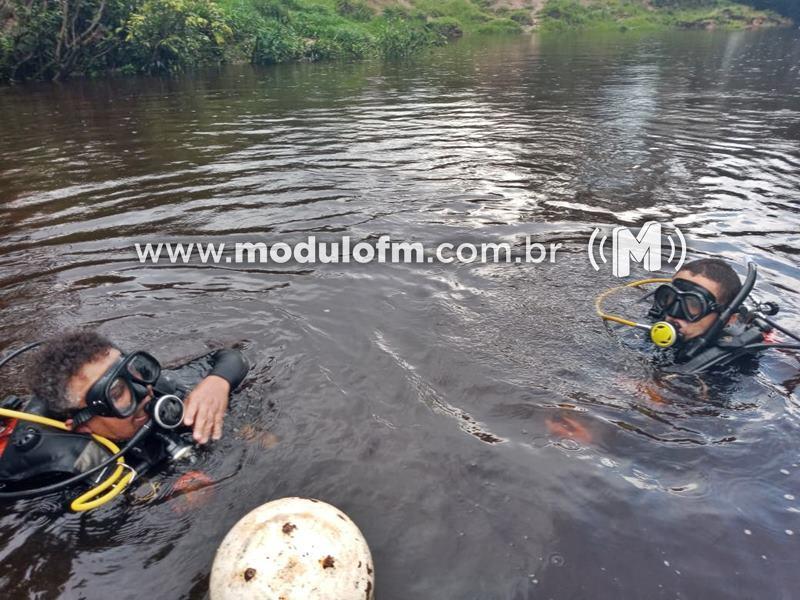 Pescador de Serra do Salitre cai de tablado e...