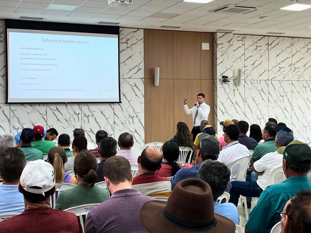 Produtores se reúnem no Sicoob Coopacredi em encontro do...