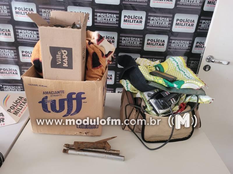 Polícia Militar prende dois suspeitos de furto em residência...