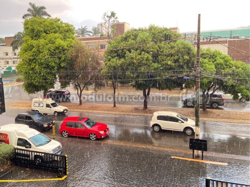 Volta a chover em Patrocínio após longo período de...