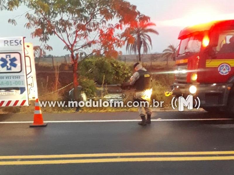Idoso morre após perder o controle da direção e...