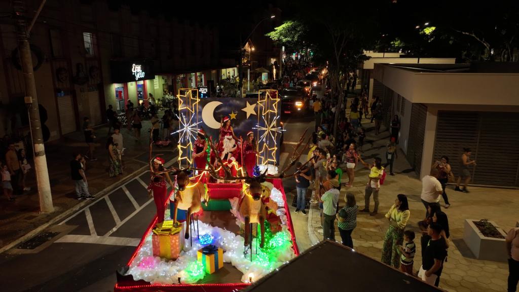 Casinha do Papai Noel em Patrocínio já está aberta...