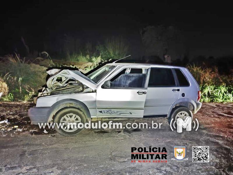 Grave acidente entre carro de passeio e trator agrícola...