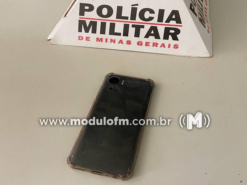 Homem pede água em hotel e leva celular da...