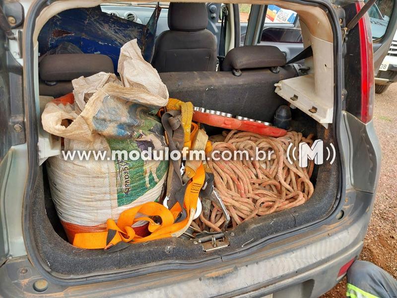 Patrulha Rural prende três suspeitos e recupera café furtado...