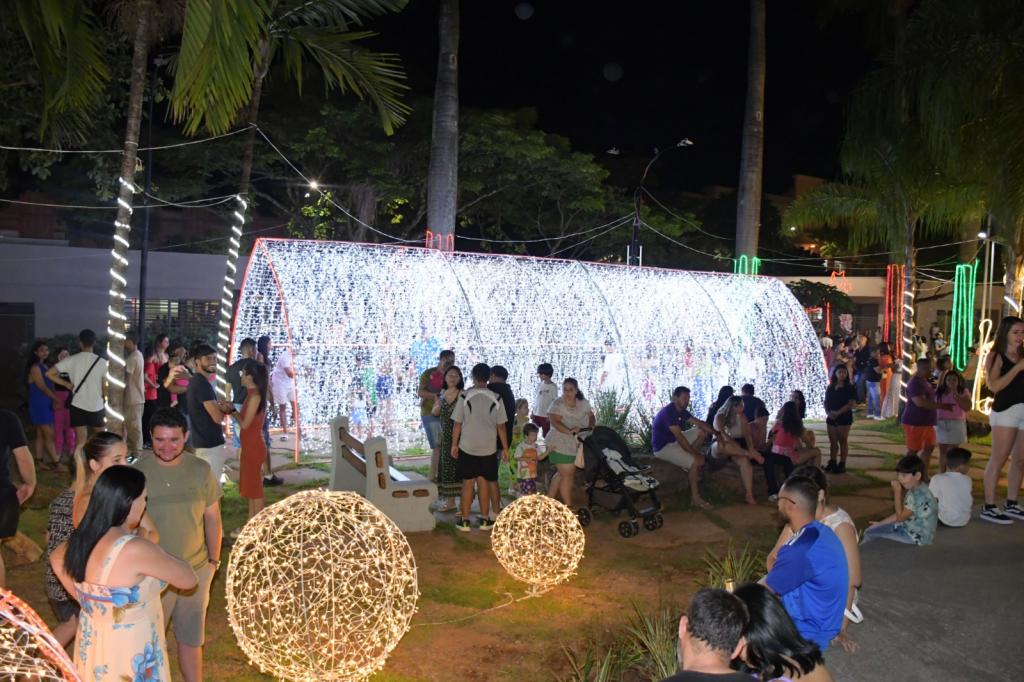 Prefeitura inaugura revitalização da Praça Santa Luzia e prefeito...