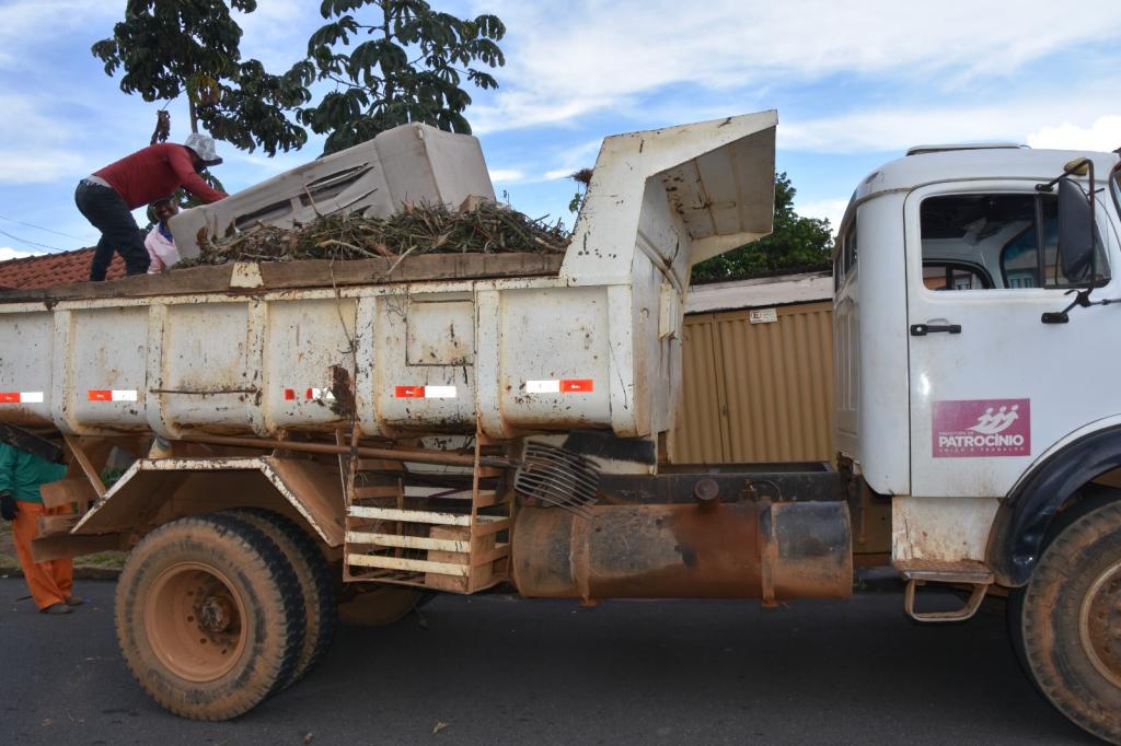 Prefeitura realiza Mutirão de Limpeza no Serra Negra para...