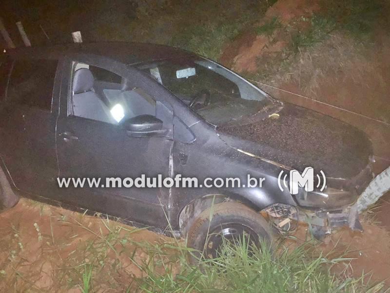 Condutor de 28 anos perde controle em curva e...