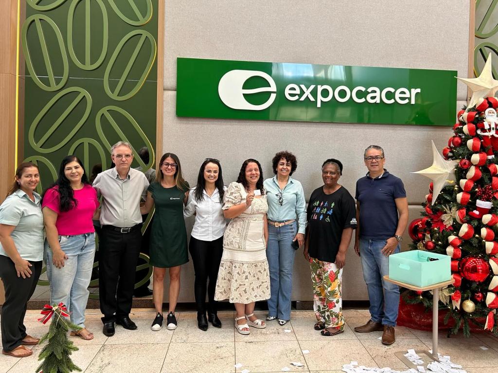 Dia C de cooperativas realiza rifa solidária de iPhone...
