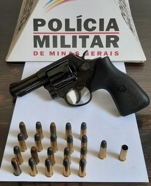 Homem é baleado em Iraí de Minas após discussão...