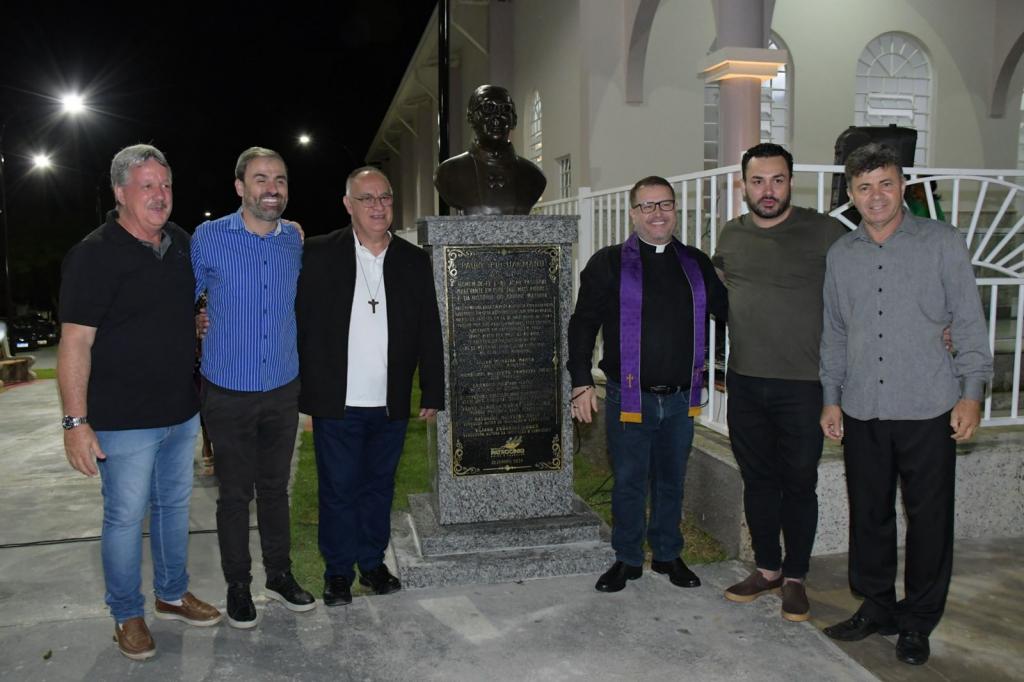 Inaugurado busto do Padre Pio Harmann na Igreja Nossa...