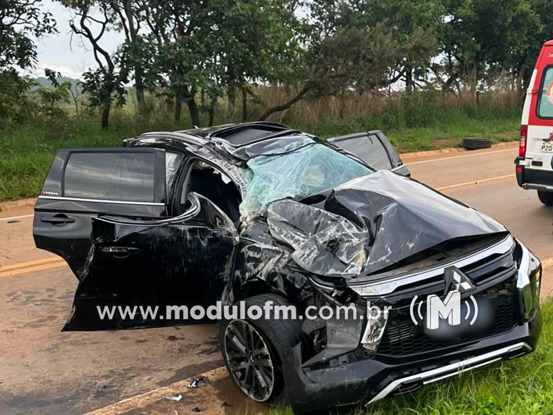 Manobra malsucedida provoca colisão entre dois veículos com feridos...