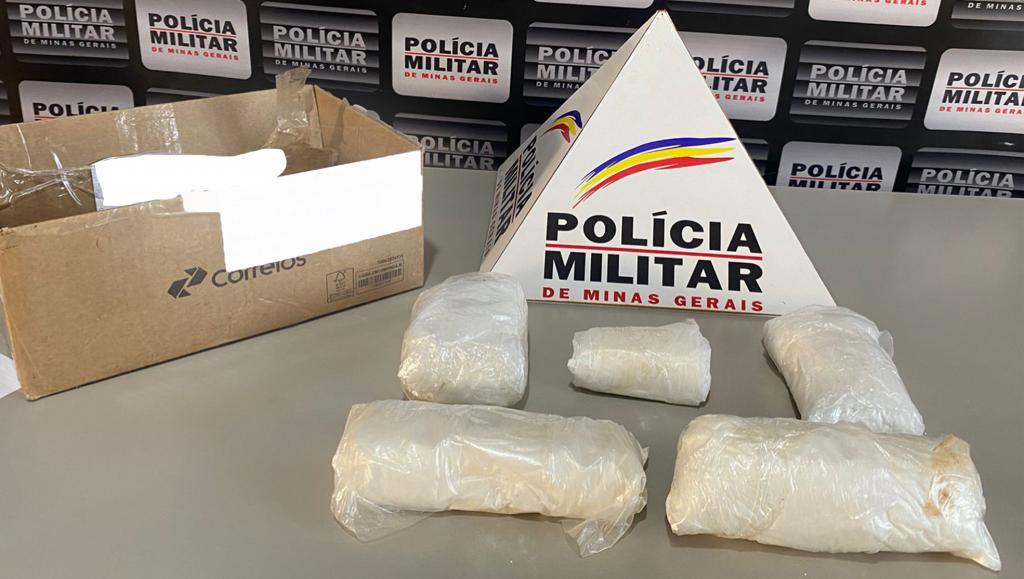 A Casa Caiu: Homem é preso enquanto recebia encomenda...