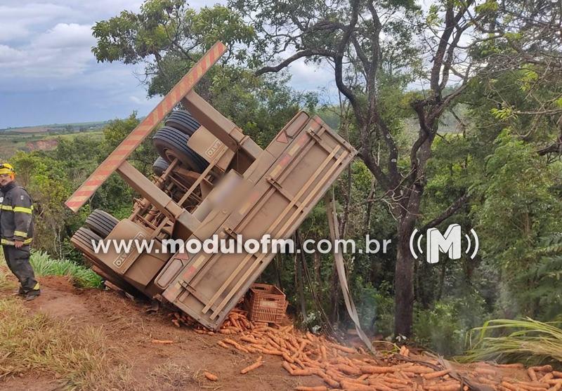 Caminhoneiro morre após tombar carreta na BR-354 em São...