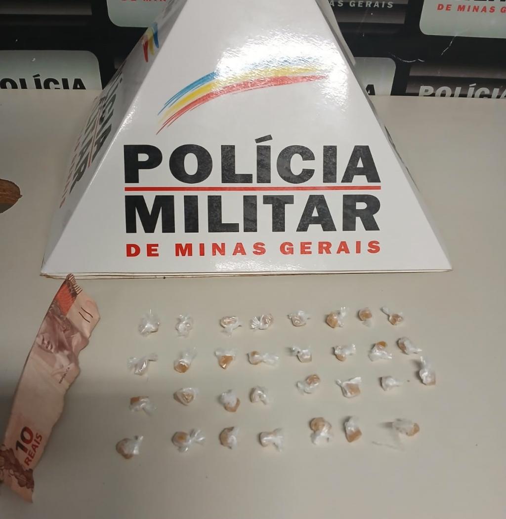 Dupla é presa em Patrocínio com mais de 30...