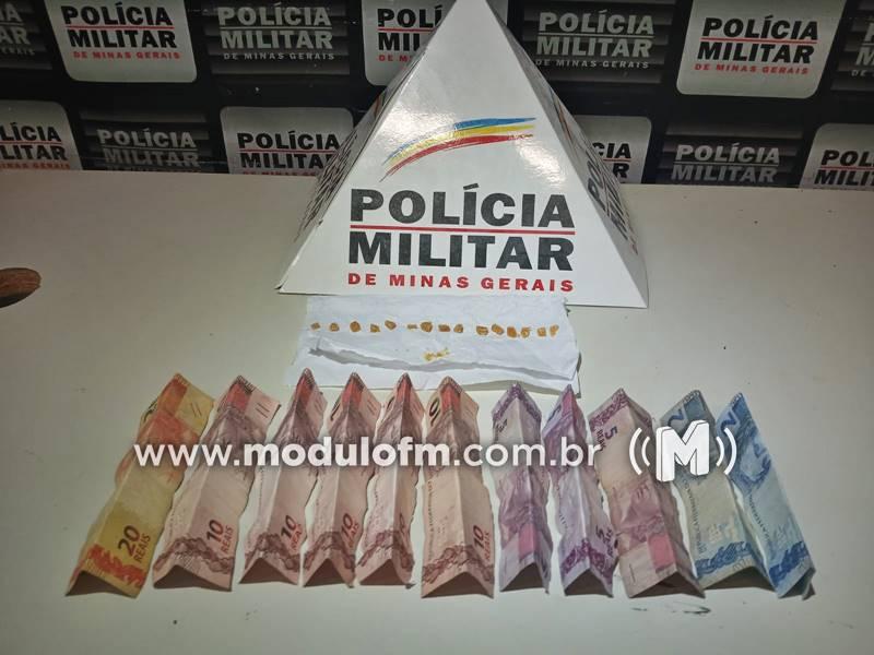 Homem engole droga e tenta fugir, mas acaba preso...
