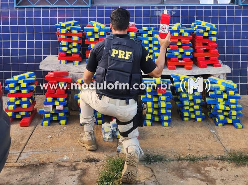 Perseguição na BR-365 termina com apreensão de mais de...