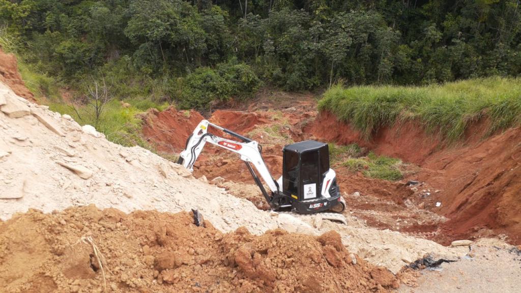 Prefeitura inicia reparos em rua atingida por erosão no...
