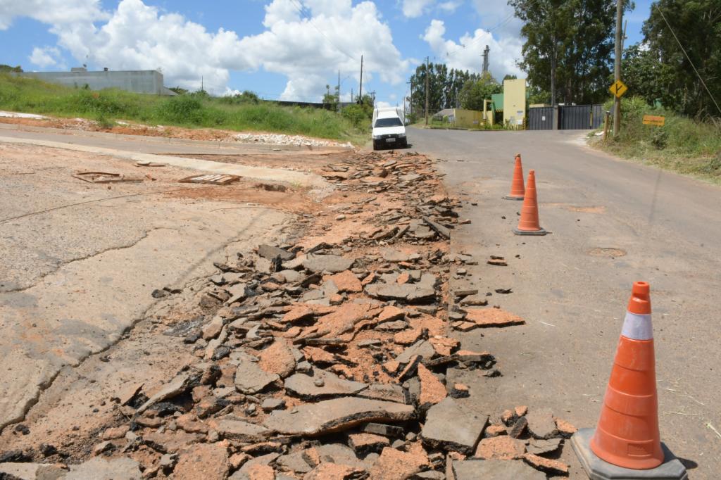 Prefeitura de Patrocínio realiza tapa-buracos e manutenções em bueiros,...