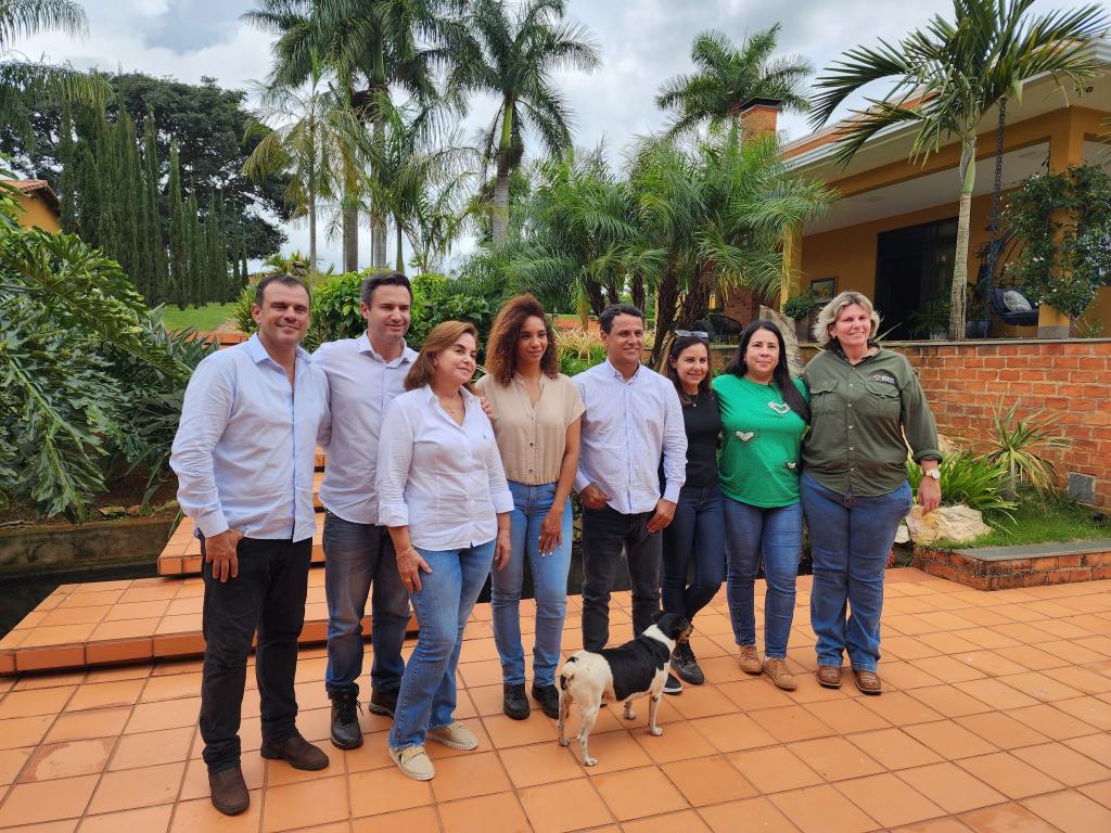 Empresários de Angola visitam fazenda em Serra do Salitre...