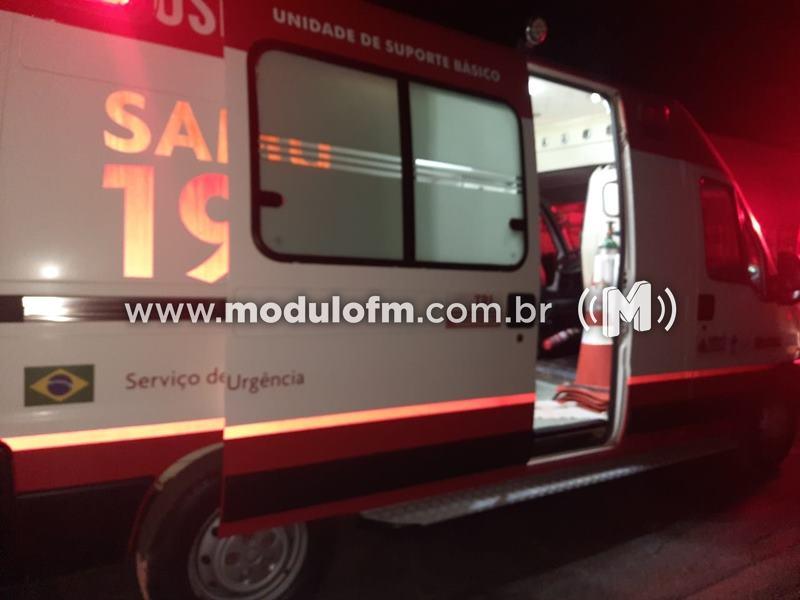 Grave acidente entre carro e duas motos deixa três...