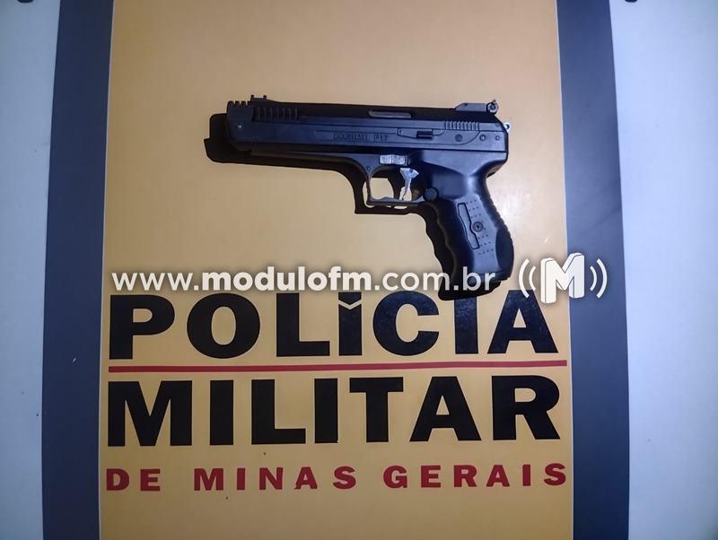Homem é preso por porte ilegal de arma de...