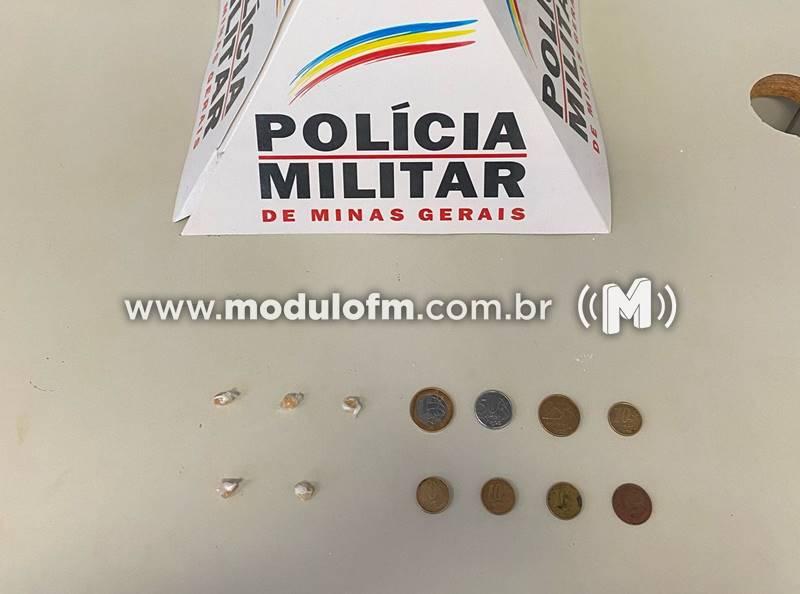 Homem é preso por suspeita de tráfico de drogas...