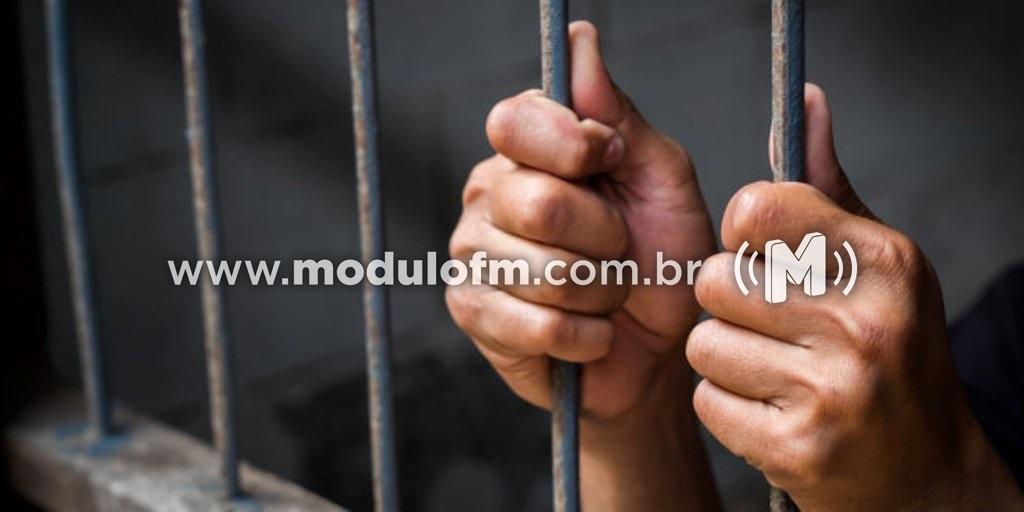 Homem suspeito de abastecer o tráfico de drogas no...