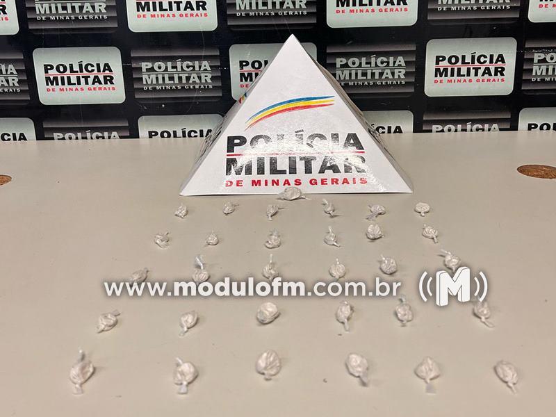 Jovem é preso suspeito de tráfico de drogas no...