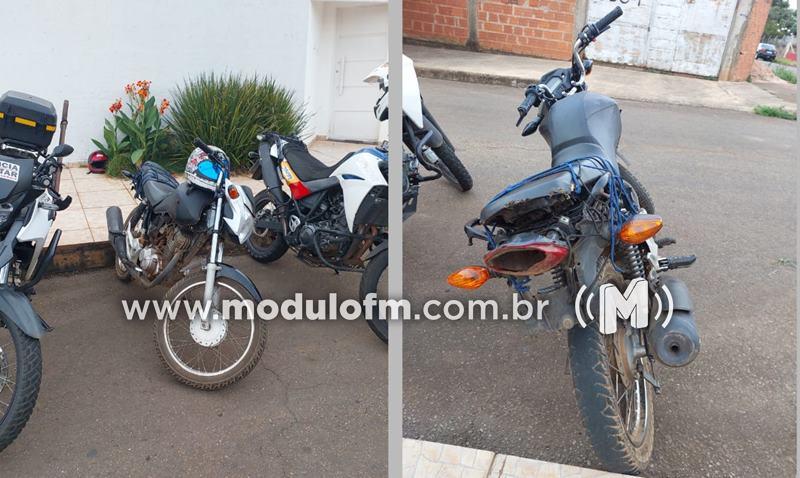 Motocicleta furtada em Patos de Minas é localizada em...