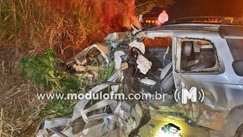 Motorista fica gravemente ferido em colisão na BR-365 próximo...