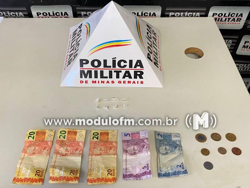 Mulher é presa com drogas escondidas em absorvente no...