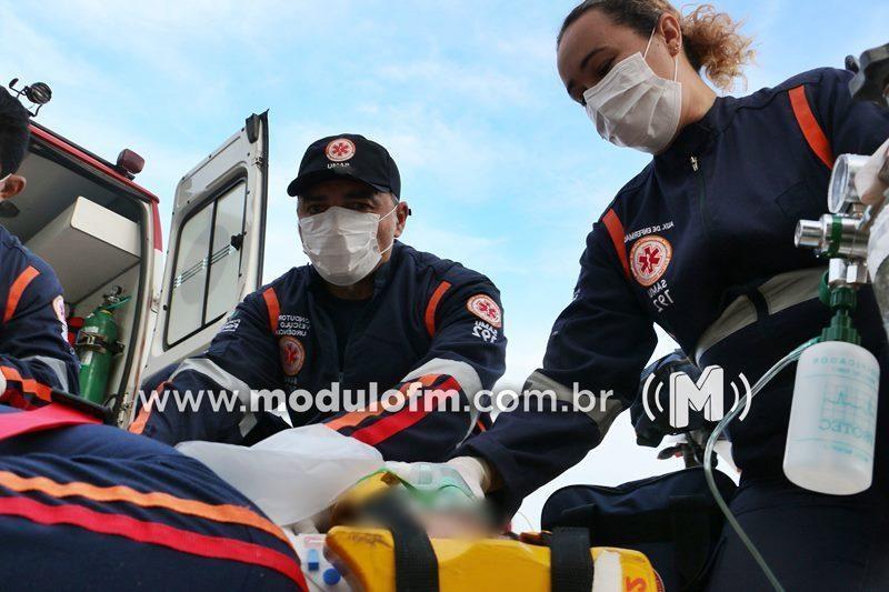 Mulher fica gravemente ferida em acidente de moto em...