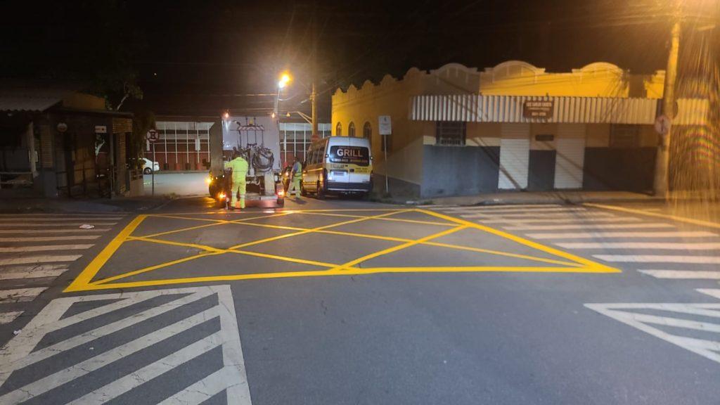 Sinalização e placas do trânsito de Patrocínio passam por...
