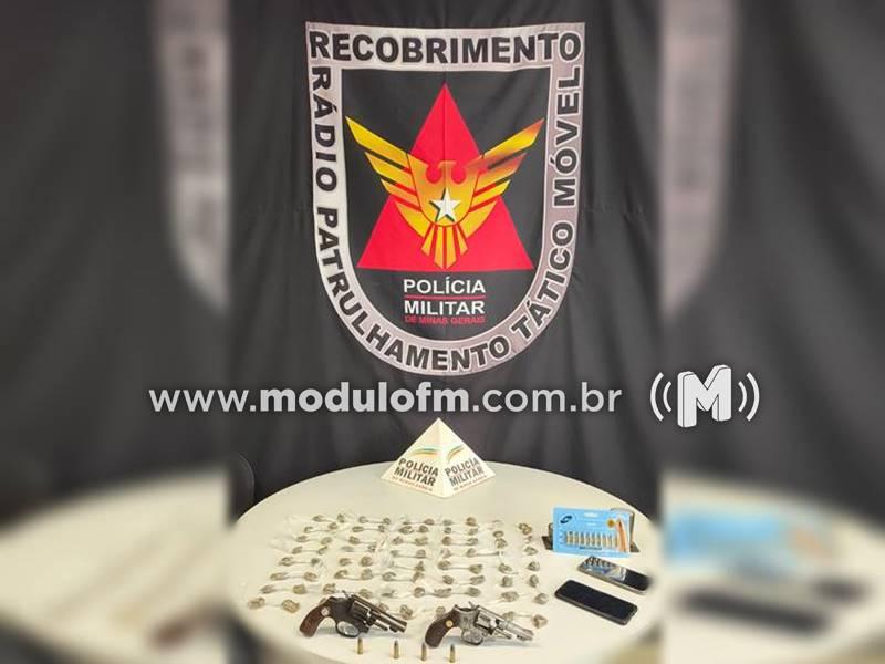 Tático Móvel prende dois jovens e apreende armas e...