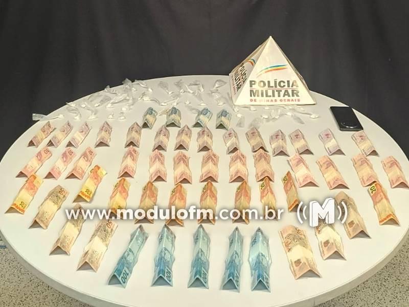 Homem é preso por suspeita de tráfico de drogas...