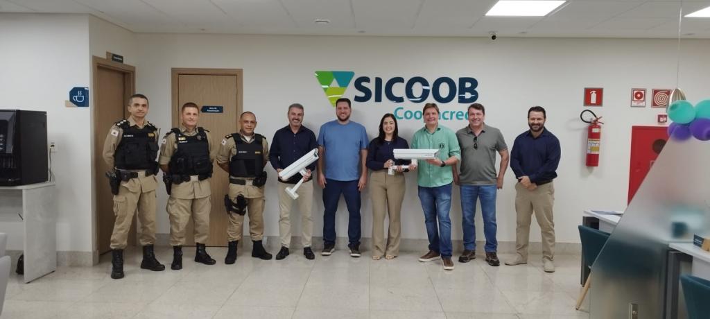 Consep e PM recebem do Sicoob Coopacredi doação de...
