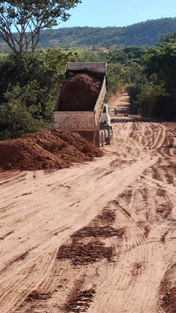 Imagem 2 do post Morro na região de Ponte Alta é rebaixado para melhorar passagem de veículos de carga