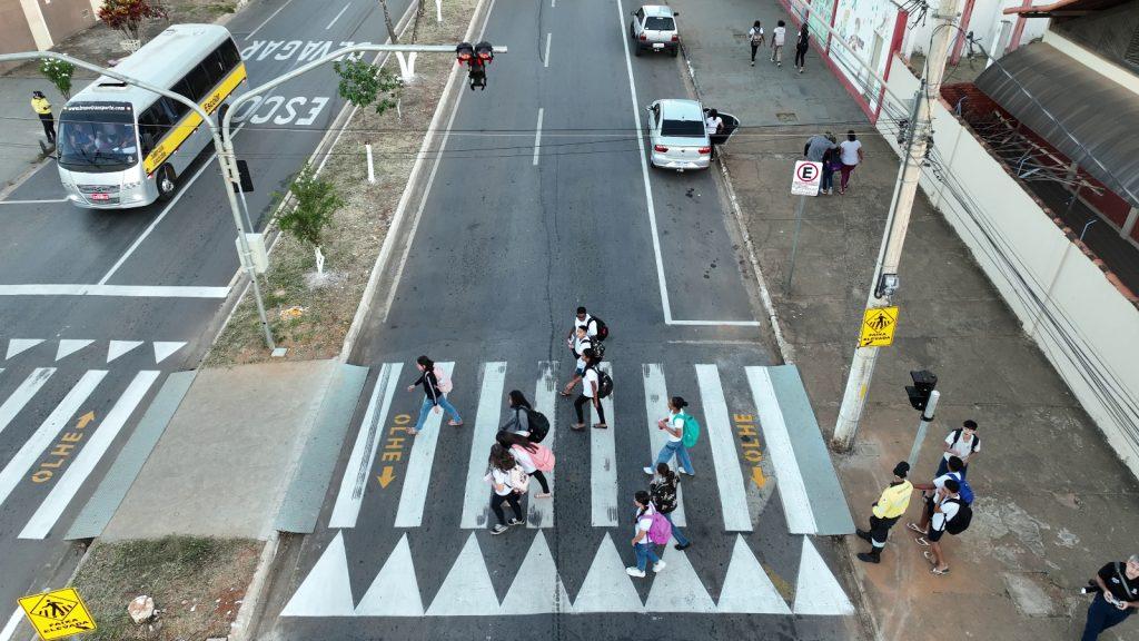 Imagem 1 do post Semáforos com acionamento manual são instalados próximos a escolas