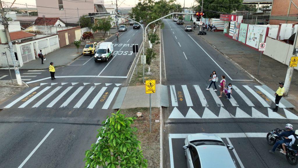 Imagem 2 do post Semáforos com acionamento manual são instalados próximos a escolas