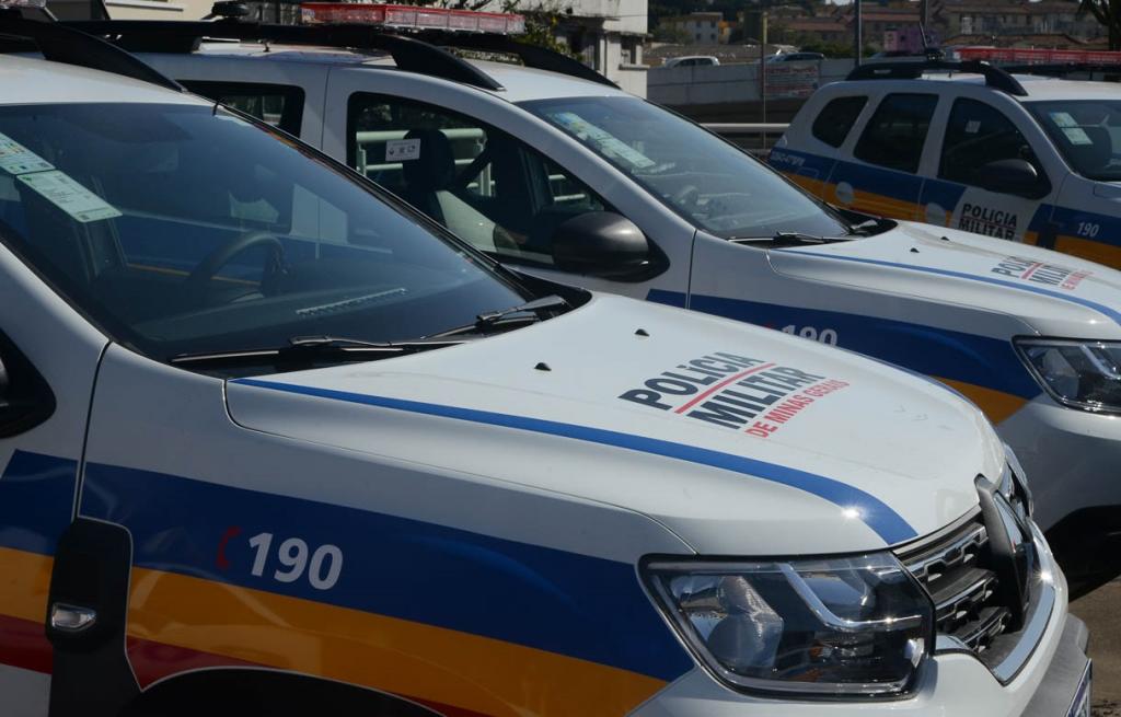 Dupla é presa por tráfico de drogas no Serra...