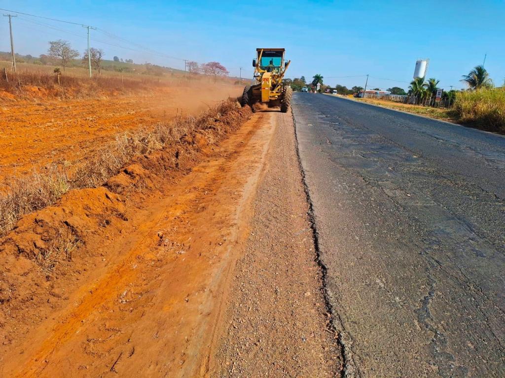 Imagem 1 do post Máquinas chegam à MG-230 e obras de recuperação entre Patrocínio e Salitre são iniciadas