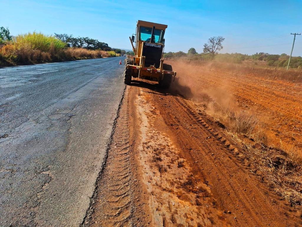 Máquinas chegam à MG-230 e obras de recuperação entre Patrocínio e Salitre são iniciadas