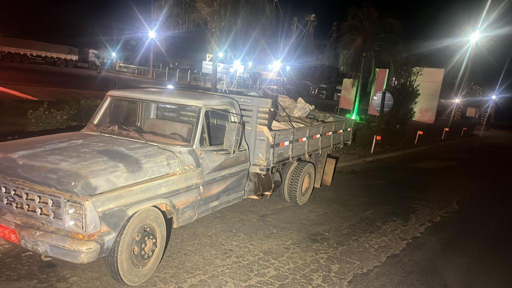 Polícia Militar apreende carga furtada de café na zona...